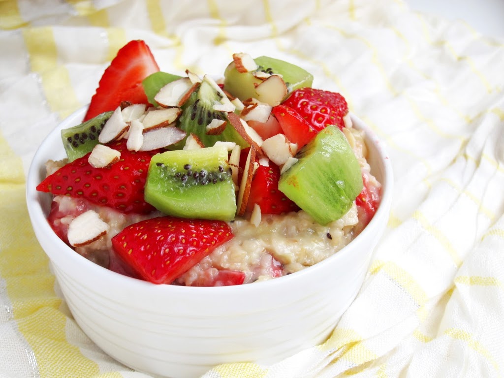 Strawberry Kiwi Oatmeal | The Oatmeal Artist