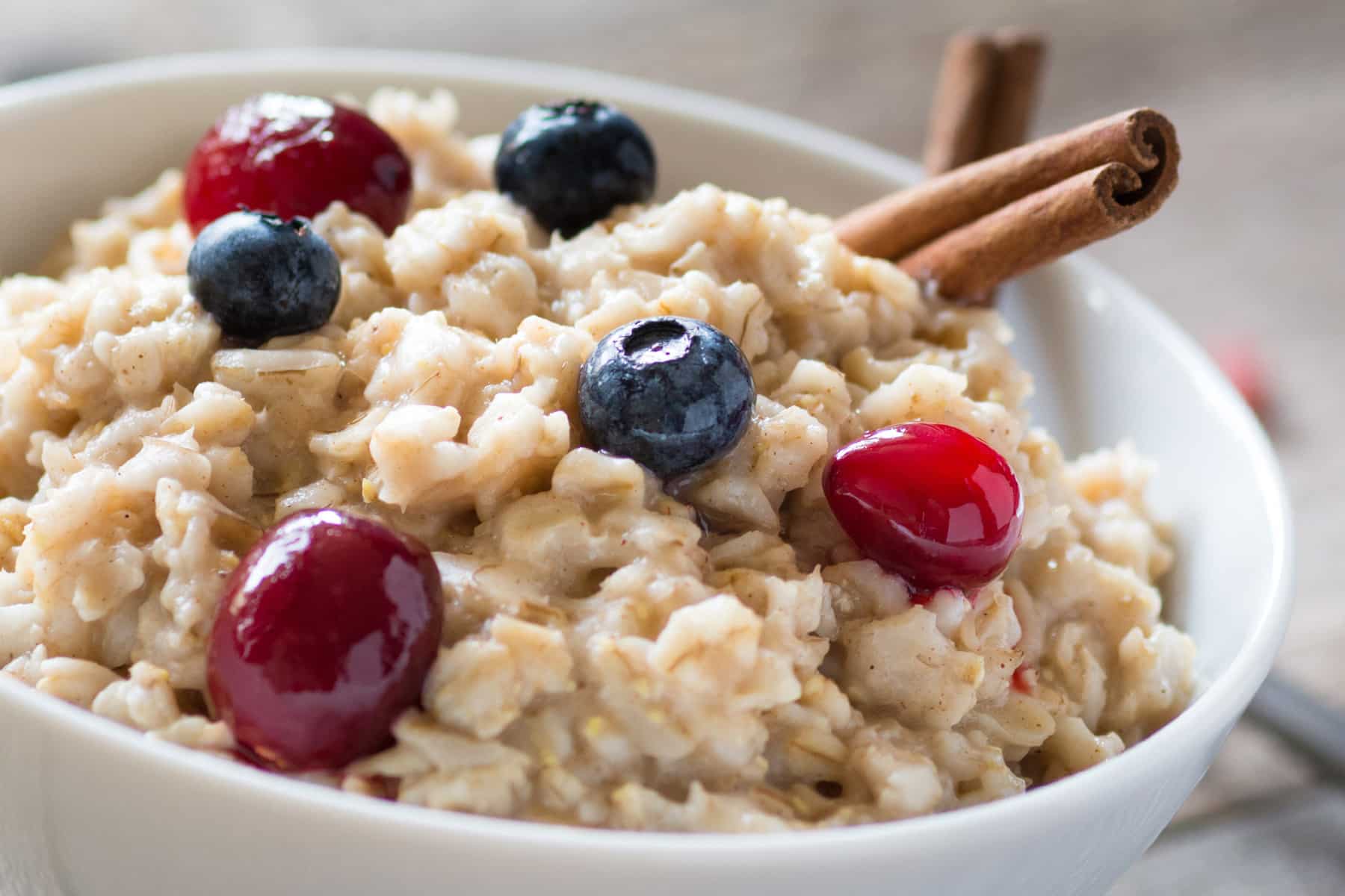 10 Merk Oatmeal Kaya Serat untuk Diet dan Masker Wajah